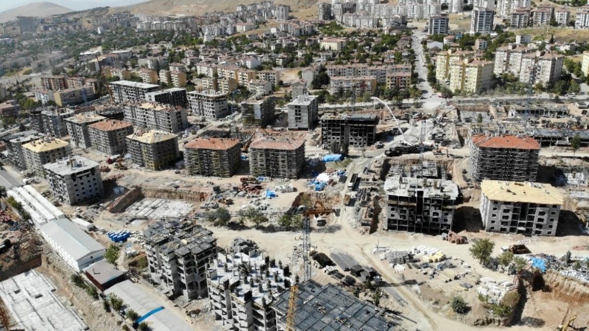 depremde-agir-hasar-alan-mahalle-2-bin-251-konutla-yenileniyor-DYxuYnH6.jpg